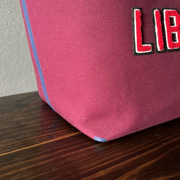 NWT Kate Spade Tote. $228 Retail - Picture 3 of 15